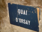 Orsay fuit… discrètement